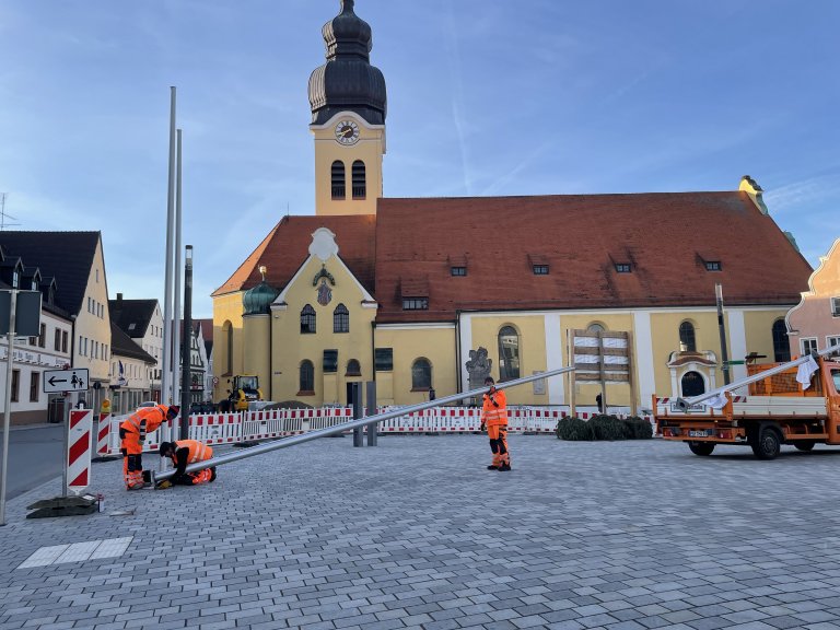 Grossansicht in neuem Fenster: Neugestaltung Marktplatz Bauabschnitt II 2022 Pflasterarbeiten-3 12.04.22